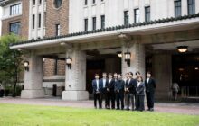 九段会館テラス前でのキャリアをつくる学校参加メンバー