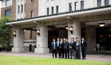 九段会館テラス前でのキャリアをつくる学校参加メンバー